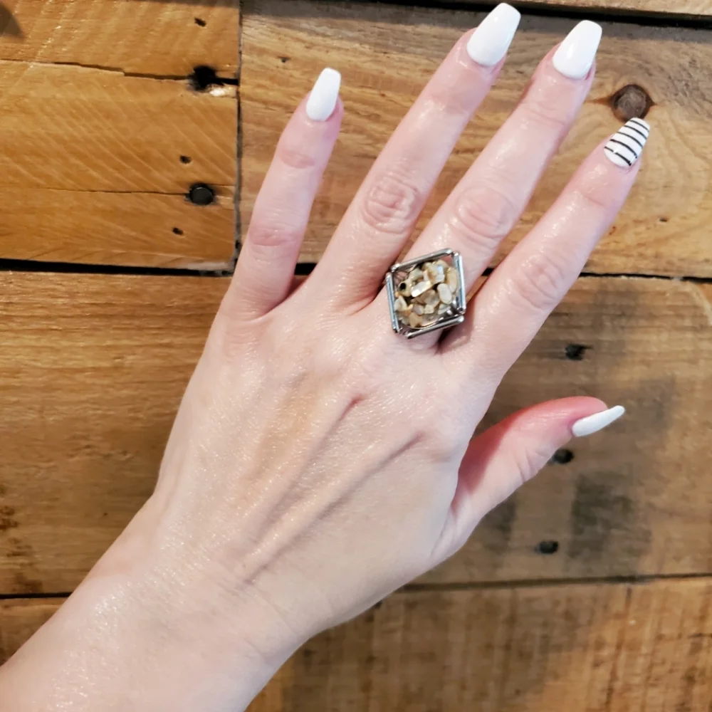 Adjustable silvertone & shell fragment ring